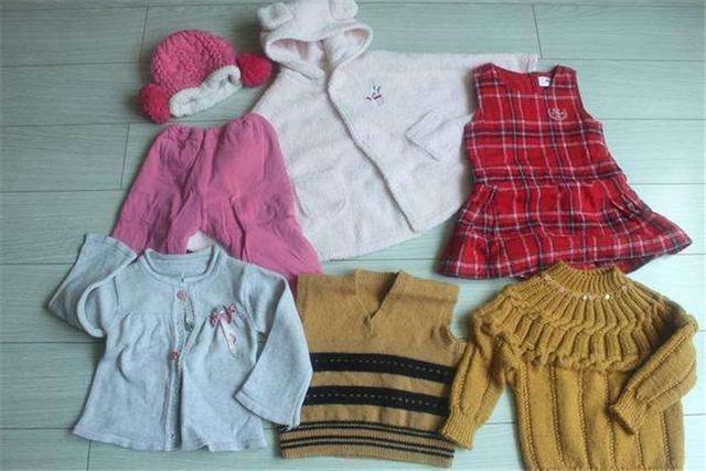 親戚家孩子“沒穿幾次的舊衣服”，別都給孩子用！衣服雖好，也有隱患